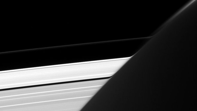 NASA zachytila u Saturnu podivné ohýbání prstenců. Co to znamená? | EuroZprávy.cz – Aktuální události z domova i ze světa