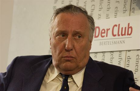 Spisovatel Forsyth končí s thrillery. Manželka nechce, aby cestoval do nebezpečných míst 