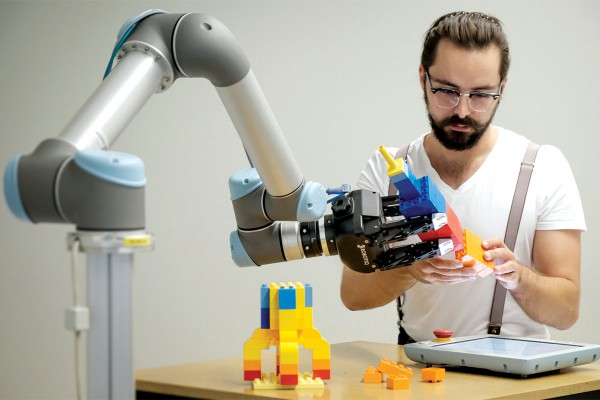 Robot se učí zacházet se stavebnicí LEGO pozorováním lidského učitele | Žádná velká věda